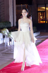 组图：娜扎颖儿孙艺洲同场观秀 畅想梦幻婚礼