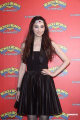 组图：吴佩慈不担心床戏照曝光 期待当大S伴娘 