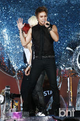 组图：f(x)BEAST等参加DMZ世界和平演唱会