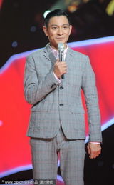 组图：梁咏琪刘德华预热春晚 重演“战火列车”