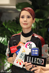 组图：海清助阵时尚活动 与孙俪佟大为再聚首感慨多