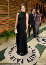 组图：奥斯卡晚宴养眼 可儿秀半球龙女大露背