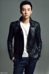 组图：徐可写真清新自然 展大男孩本色