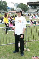 组图：黄子华许志安登慈善活动 将邀请郑秀文