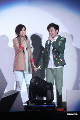 组图：苏打绿小巨蛋激情开唱 Ella现身上台秀舞姿