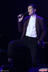 组图：萧敬腾上海开唱雨神未发威 被何韵诗调侃