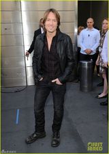 组图：美国偶像评委揭晓 玛利亚麻辣鸡斗艳