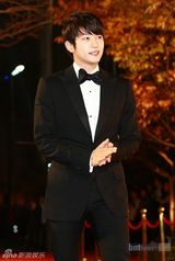 组图：少女时代金贤重等亮相颁奖礼 车胜元获大奖