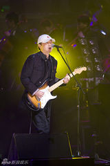 组图：崔健摇滚交响音乐会上演 经典老歌引爆全场