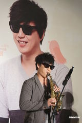 组图：萧煌奇出道10年开唱 预告大秀舞技