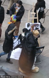 组图：杨幂片场频咳嗽 陈学冬黄发大棉鞋卖萌