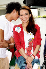 组图：舒淇何润东为公益献身 望有稳定感情