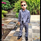 组图：5岁时尚小潮男走红网络迷倒女粉丝