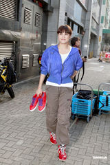 组图：郑嘉颖生日“坠楼” 女友佘施曼贴心送祝福 