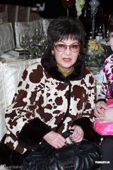 组图：《欢乐今宵》众星齐聚 戚美珍曾华倩比美