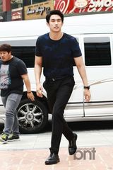 组图：任瑟雍金材昱等潮装出席品牌新品发布会