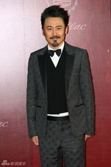 组图：华鼎奖红毯星光熠熠 赵本山携弟子助阵