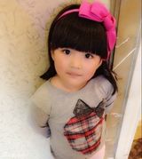 组图：Angela生活照宛若时装秀 超萌小妞爱发箍