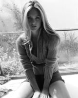 组图：超模芭儿-拉法莉晨光写真美腿修长