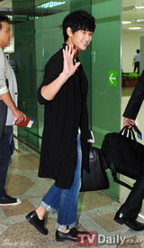 组图：金秀贤赴日宣传《月亮怀抱太阳》