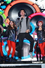 组图：王后驾到收官 谢霆锋李宇春孙燕姿热爆全场