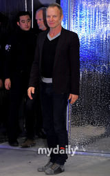 组图：英国著名歌手Sting首尔举行访韩新闻发布会