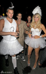 高清：希尔顿与男友吵架 厮打一团犹如“车震”