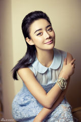 组图：袁姗姗清新写真 甜美笑容传递温情