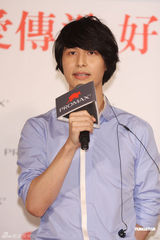 组图：严爵赠千万大礼为母庆生 另一半要孝顺