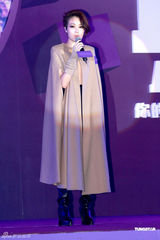 组图：金贤重香港获大奖 阿SA无缘和男友过圣诞