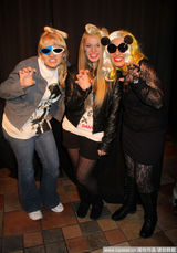 高清组图：Gaga蜡像纽约版太阳神造型帅气威武