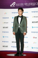 组图：众星亮相韩国百想艺术大赏