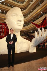 组图：张国荣纪念展揭幕 唐鹤德现身怀念哥哥