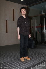 杜丽莎被告拖欠工资 其夫到庭应讯双方未达成和解