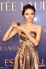 组图：三大名模竞艳 熊黛林隋棠白歆惠风情万种