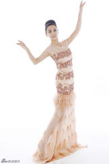 组图：翁虹迎新梦幻写真 优雅美丽气场强大