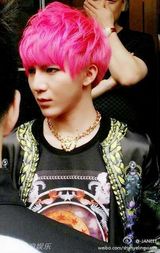 组图：好声音视觉美男梁君诺私照 网曝整容传言