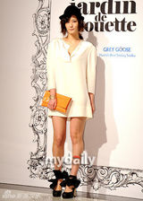 组图：严正花jessica等亮相服装品牌发布会