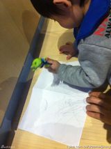 组图：微镜头下的小小志 呆萌可爱完胜童颜老爸