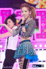 组图：神话与泰蒂徐热唱音乐节目 4minute夺冠