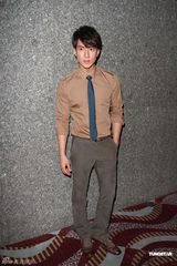 组图：古天乐吴尊《开心魔法》香港首映收入捐慈善