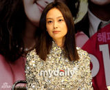 幻灯：李娜英等出席新片制作发布会 场面温馨