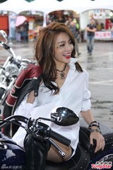 组图：蔡淑臻衬衫透视秀美腿 澄清暂无意结婚