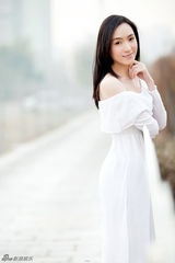组图：黄小戈唯美纯白写真 简单朴素清澈温婉