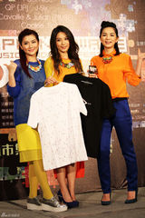 组图：S.H.E春浪对阵五月天：根本以卵击石