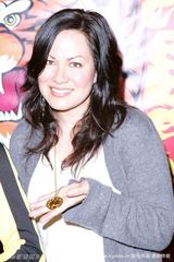 李小龙蜡像揭幕迎虎年新春 女儿李香凝愉快合影(图) 