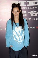 幻灯：林峰演唱会首场落幕 陈慧琳助阵牵手合唱