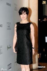 幻灯图：何超仪出席时尚晚宴 张艺谋惊鸿一瞥现身