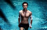 组图：茅子俊泳池性感写真 展完美身材魅惑十足