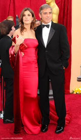 高清组图：乔治-克鲁尼携女友帅气亮相奥斯卡红毯